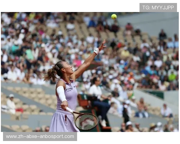 郑钦文0-2不敌萨巴伦卡 连续两年迈阿密赛止步对手拍下